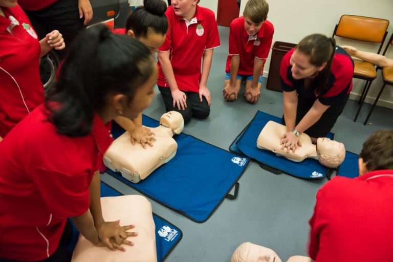 Why add first aid training to the National Curriculum? Ajuda