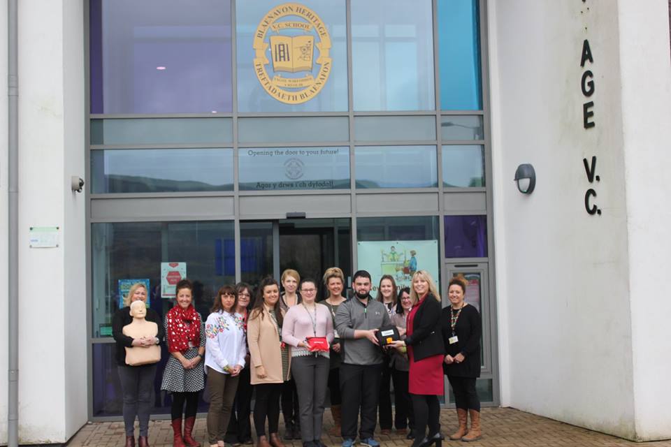 Defibrillator delivered to lucky school by Ajuda